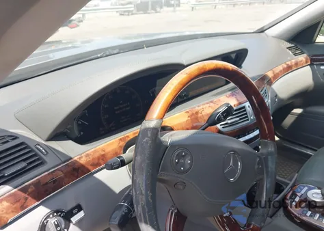 2007 Mercedes-Benz S 550 z USA, uszkodzony, nr VIN WDDNG71X47A113692